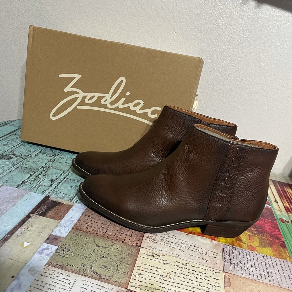 NIB zodiac ankle boots size 9